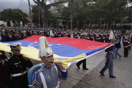 Con honores cívico militares y acto cultural comenzó conmemoración por el 19 de abril