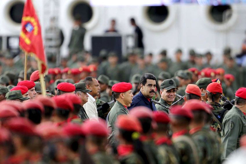 ABC: Militares retirados solicitaron la renuncia de Maduro