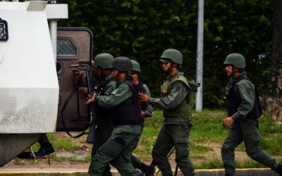 Venezuela detiene a 19 militares bajo cargos de rebelión y traición a la patria