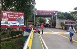 En Apure: Paso peatonal en el Puente “José Antonio Páez” se desarrolla con normalidad y con permanente vigilancia de la FANB