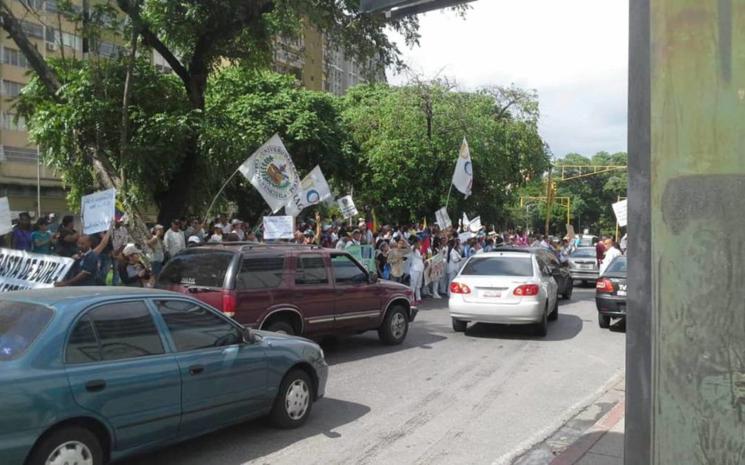 Poliaragua y GNB impiden marcha de profesionales de la salud en Maracay