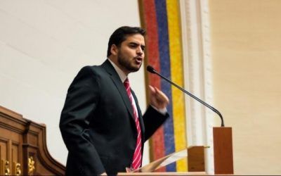 Diputado Armando Armas pide a militares restituir la Constitución