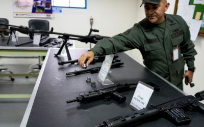 En la Daex vendían en dólares combos de armas