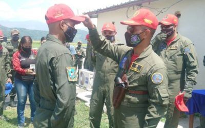 Jóvenes oficiales y cadetes culminaron curso básico de entrenamiento aéreo
