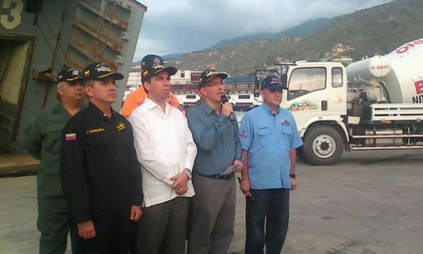 Venezuela envía 375 toneladas de maquinarias en ayuda humanitaria a Cuba, en buque de la FANB