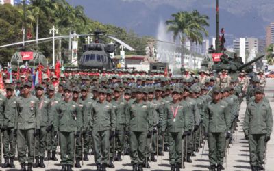 Militares duermen en las afueras de Seguros Horizonte para pedir la baja