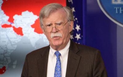 Bolton a Padrino López: ¿Por qué la FANB permite que colectivos disparen?