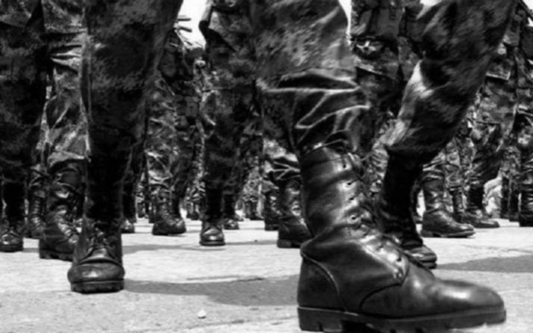 Todos miran a los militares en Venezuela
