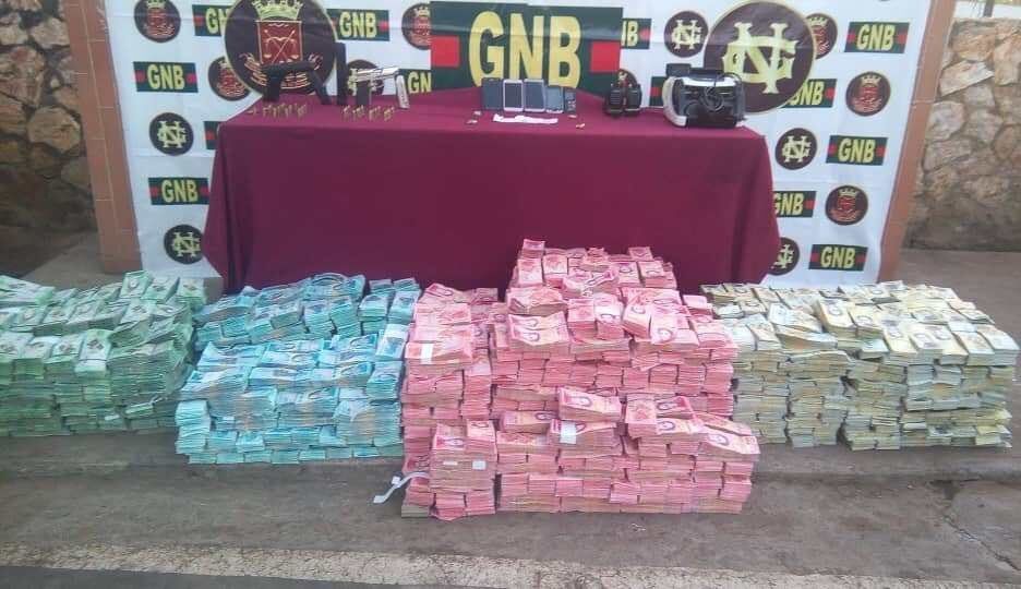 Detenidas 4 personas que trasladaban Bs.S 119 mil en efectivo en Bolívar