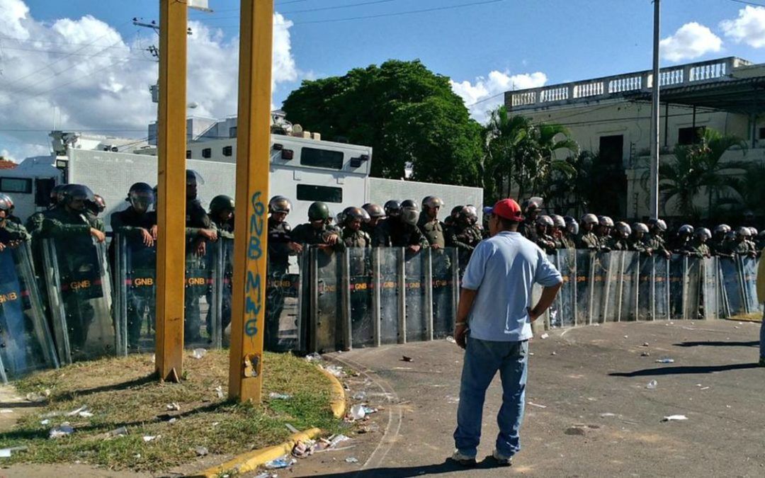 GNB custodia inmediaciones del CNE en Bolívar
