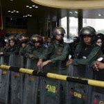 GNB y oficialistas agreden a periodistas en el CNE