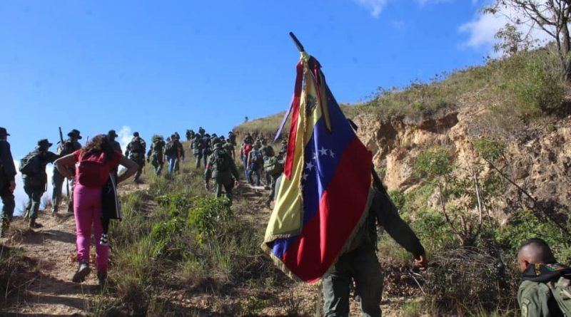 Cadetes de la Universidad Militar realizan 7ma «Caminata hacia La Victoria»