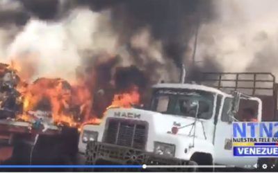 Queman camiones con ayuda humanitaria en la frontera con Colombia #23F