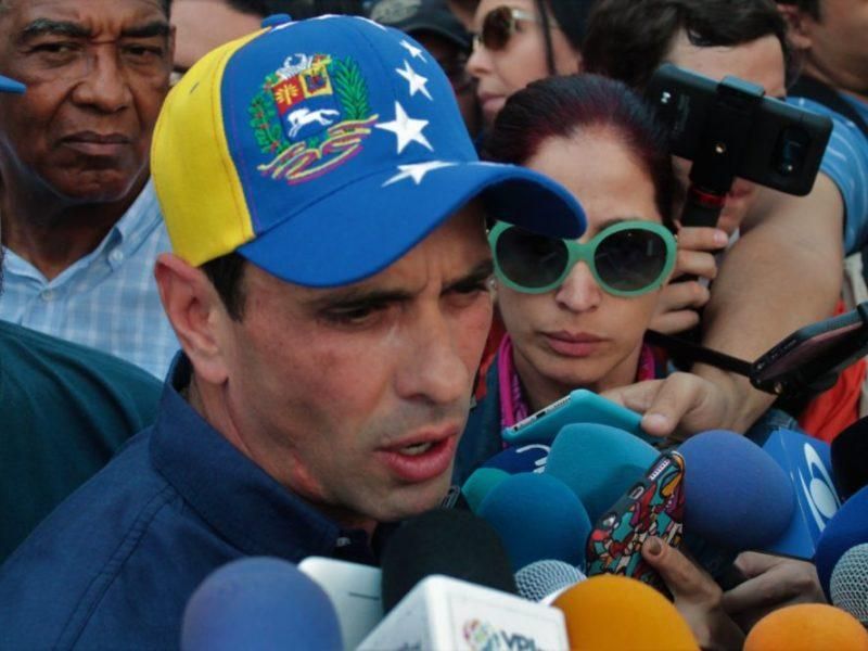 Capriles exhortó a miembros de la FANB a defender la constitución