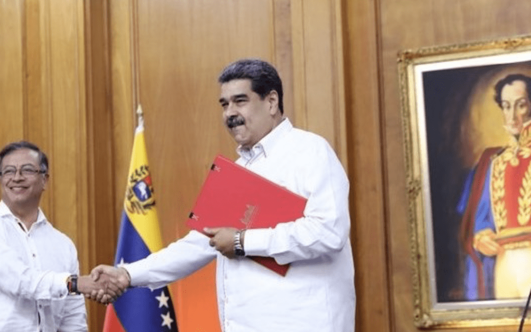 ¿Quienes conformaron la comitiva de Gustavo Petro en su visita a Caracas?