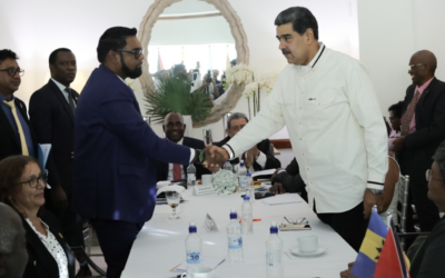 Presidentes de Venezuela y Guyana se dieron la mano en cumbre sobre el Esequibo celebrada en la isla caribeña de San Vicente y las Granadinas