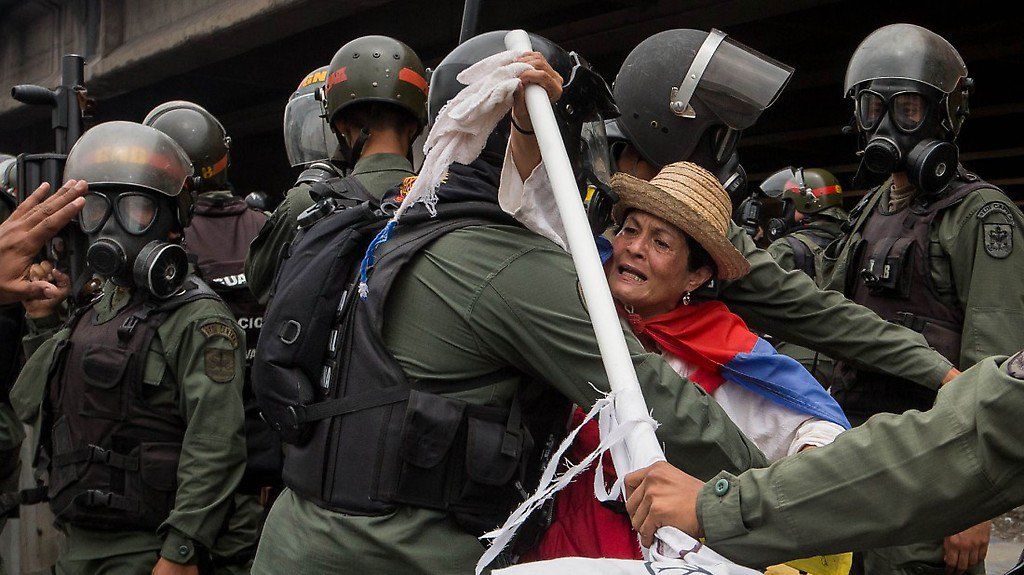 Civiles venezolanos son procesados con disposiciones militares del siglo XII