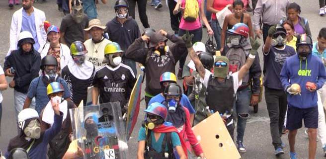 Maduro instó a colectivos “conseguir y capturar a los grupos violentos”