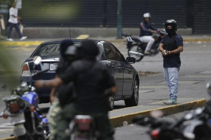 Colectivos dispararon contra opositores en La Candelaria