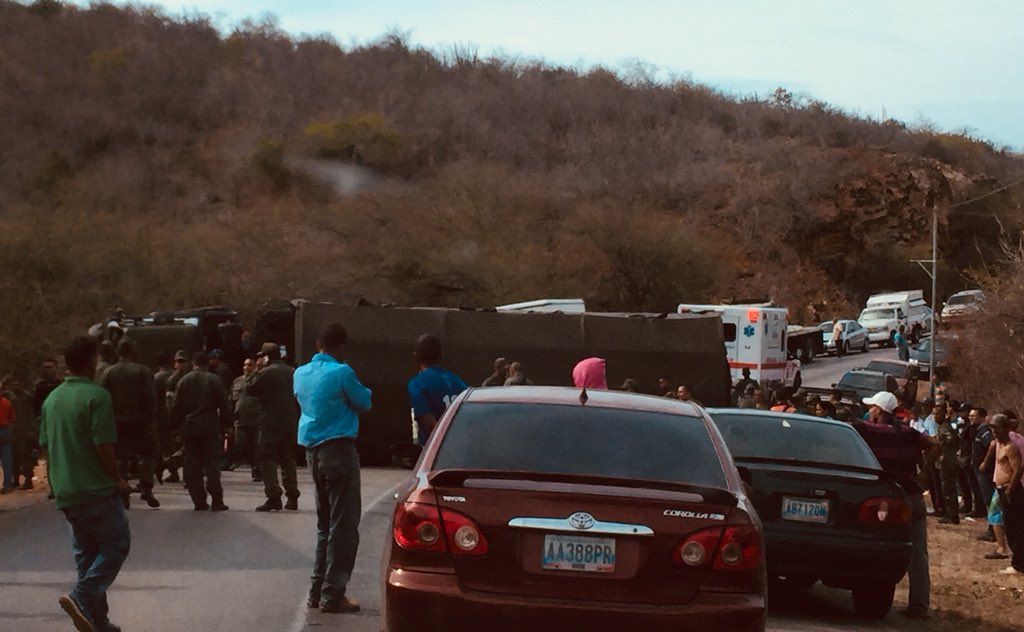 Heridos al menos 20 militares al volcar vehículo de la Armada Bolivariana en Cumaná