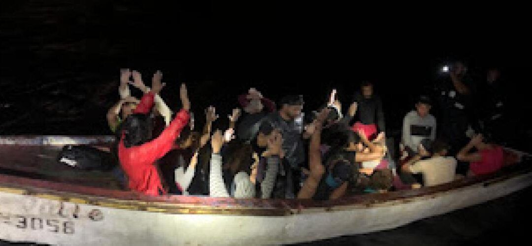 Detienen a 33 venezolanos en aguas del territorio de Curazao