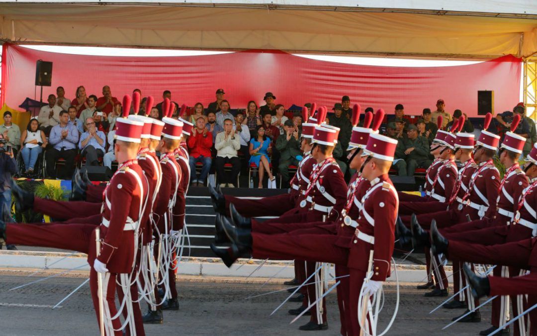 Desfile cívico-militar enmarcó bicentenario de decreto que suma octava estrella a la Bandera