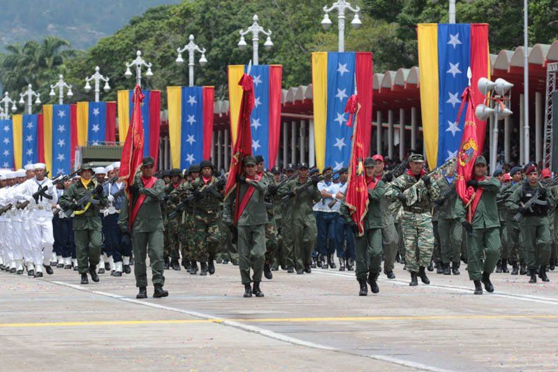 Maduro pide más poderío militar mientras sube tensión por revocatorio
