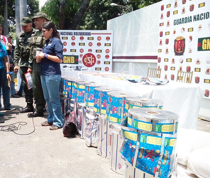 Efectivos militares encontraron etiquetas para alimentos falsificados, en un galpón en el estado Táchira