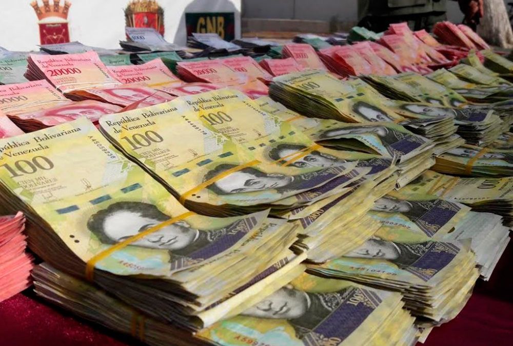 GN detuvo a dos hombres con 38 millones de bolívares