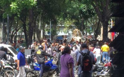 Colectivos rodearon a diputados opositores en la Fiscalía