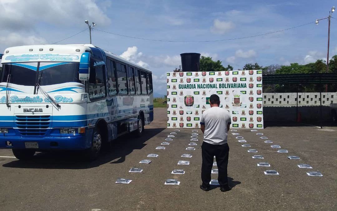GNB incautó 54 kilos de cocaína que transportaban en una buseta en Zulia