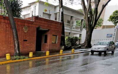 España desactiva su agregaduría de defensa en Venezuela