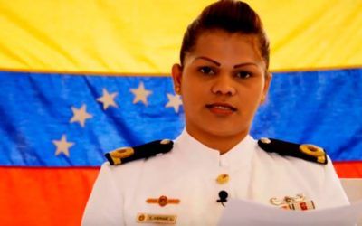 Alférez Evelyn Andrade López difunde un video en el que expresa su apoyo a capitán Juan Caguaripano