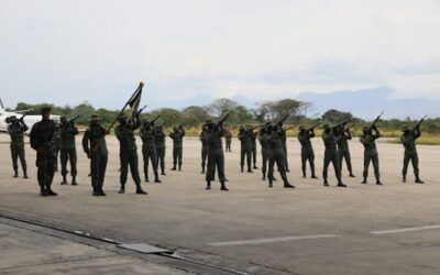 CEOFANB prohibió a funcionarios de la Fuera Armada trabajar como escoltas privados