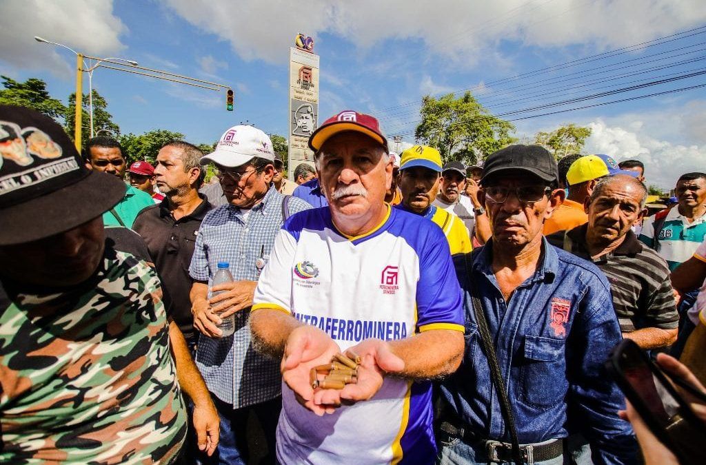 Ejército intenta dispersar a balazos protesta de trabajadores de Ferrominera