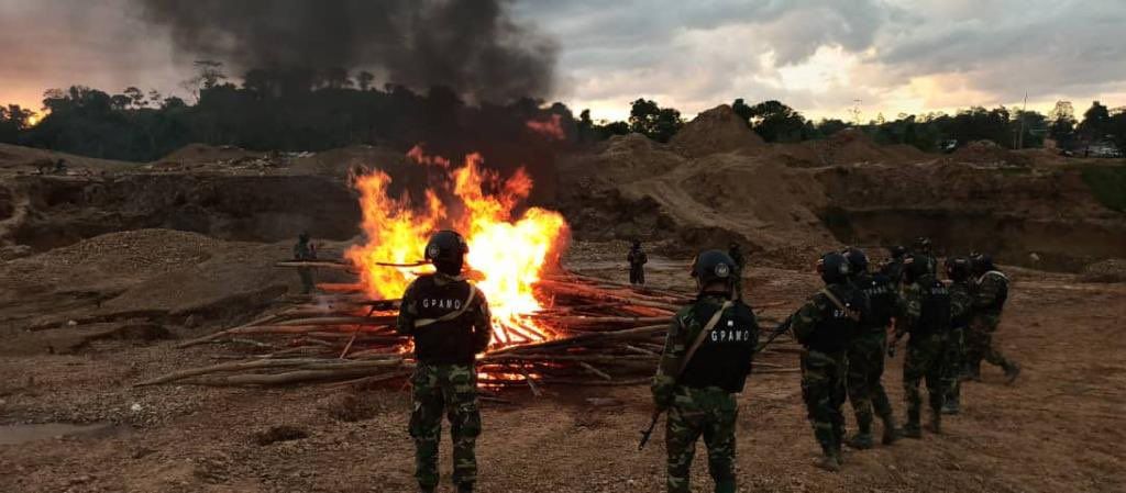 FANB continua destruyendo equipos de minería ilegal en Amazonas, sin dar con responsables