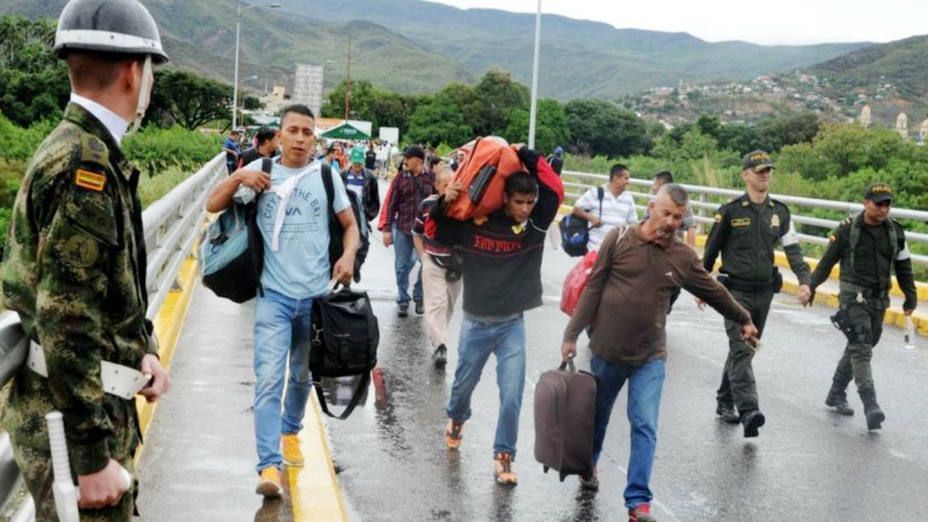 Colombia niega presencia de carros de combate en frontera con Venezuela