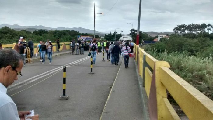 Bandas armadas y guerrilleros se disputan a tiros el control de la frontera colombovenezolana
