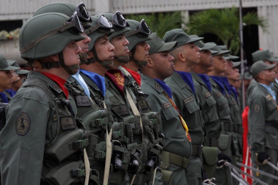 General de división se pronuncia en contra de Maduro y pide a la FAN apegarse al art. 328