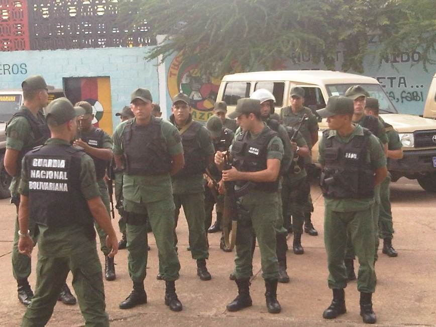 Cuatro militares muertos y otros 12 heridos durante enfrentamiento con grupo irregular colombiano
