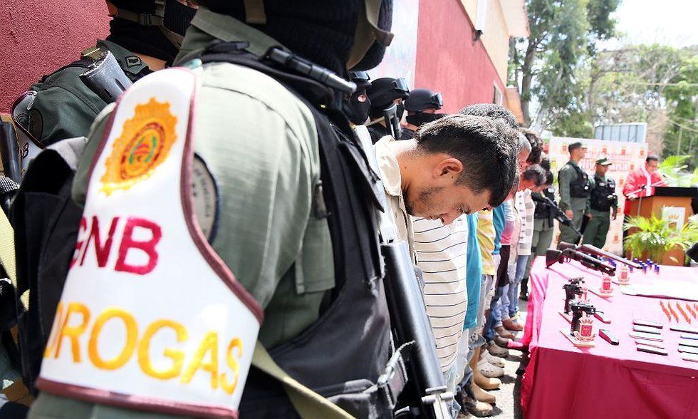 Detienen a tres sargentos de la GNB por cocaína hallada en República Dominicana