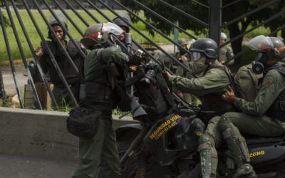 GNB enfiló contra periodistas y disparó metras y otros objetos contra manifestantes