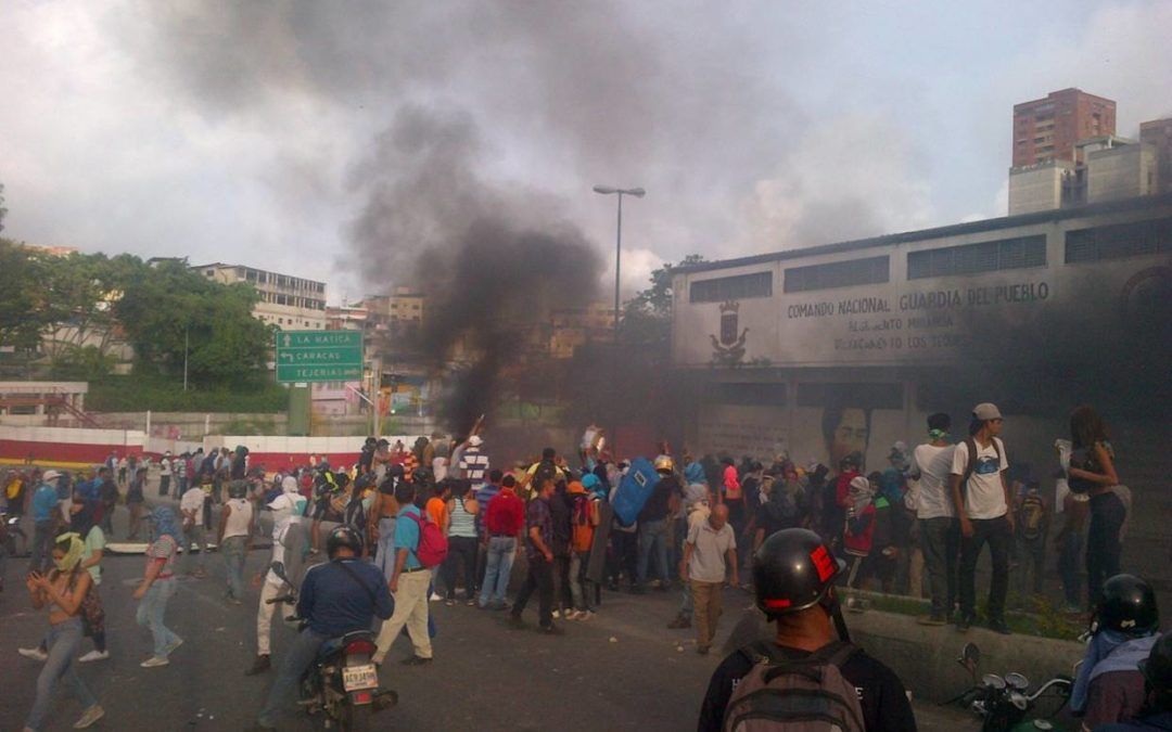 Incendiaron comando de la Guardia del Pueblo en Los Teques