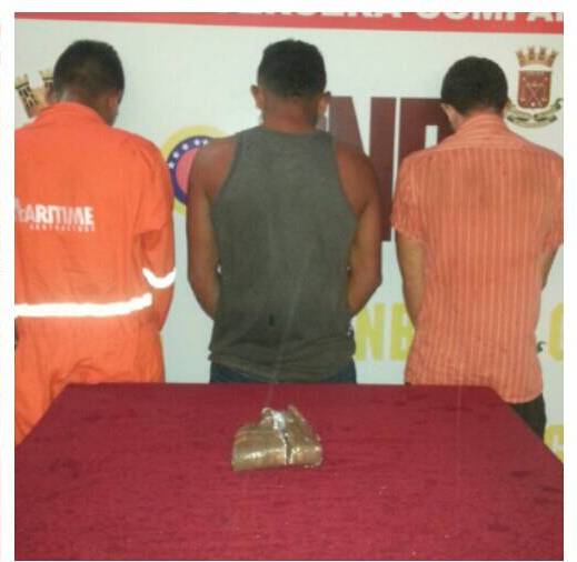 GNB Zulia detiene a 3 ciudadanos con una panela de marihuana en Mene Grande