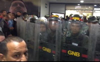 GNB reprimió protesta de trabajadores en sede central de Pdvsa La Campiña #23Mar
