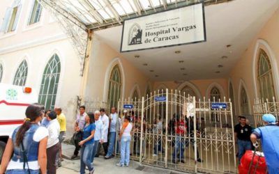 Colectivos encapuchados atacaron protesta en Hospital Vargas de Caracas