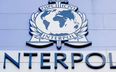 Interpol elige presidente al general emiratí Al Raisi, acusado de torturas