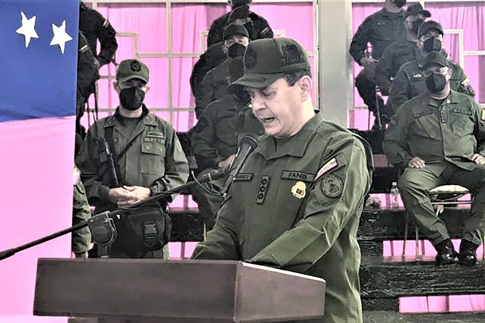 Padrino López ordenó la desactivación de los 23 regimientos de la Guardia del Pueblo
