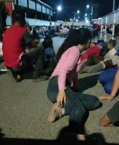 Decenas de ciudadanos logran retornar a Venezuela tras fuerte tiroteo cerca del puente internacional Simón Bolívar