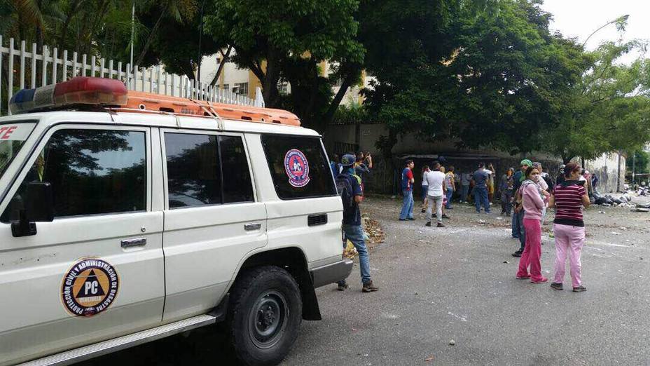 Dos GNB, un policía y un adolescente heridos de bala en protesta de La Urbina